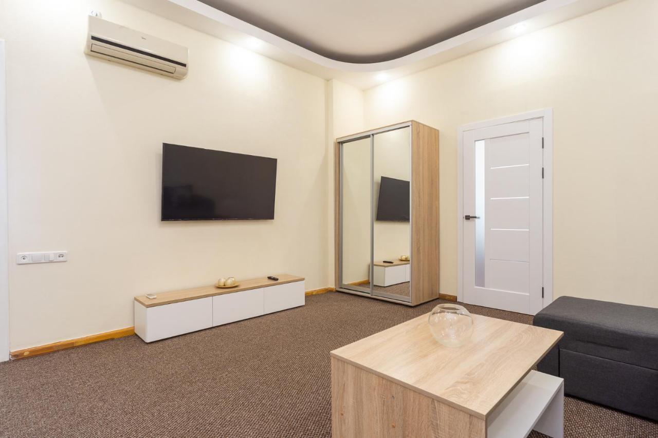 Apartment Center Of Odessa Exterior foto