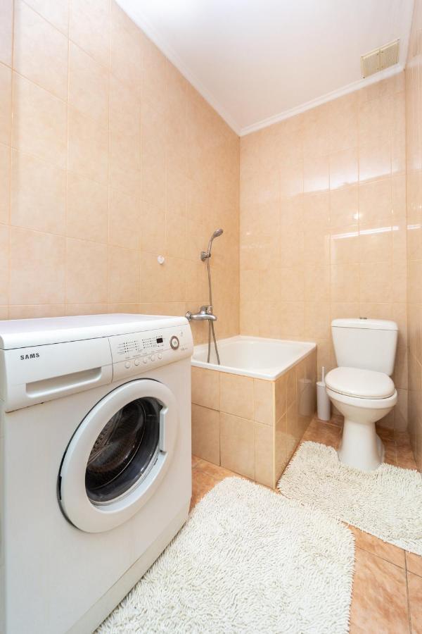 Apartment Center Of Odessa Exterior foto